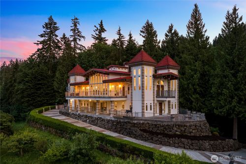 5454 194th Ave Se, Issaquah, WA, 98027-8626 | Card Image