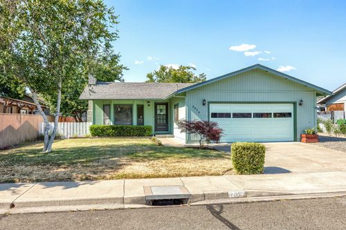 2976 Lois Lane, Grants Pass, OR, 97527 | Card Image