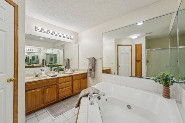 Upper Level Full Bathroom | Image 19