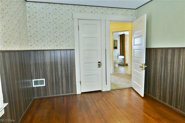 Unfurnished room with dark wood-type flooring | Image 27