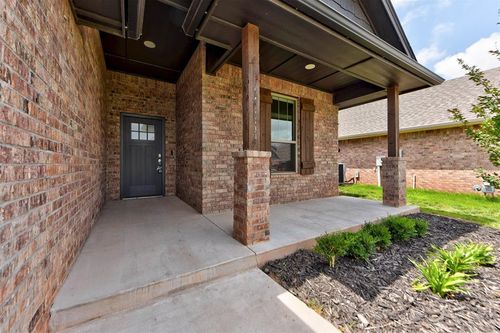 1632 Ne 35th St, Moore, OK, 73160-2776 | Card Image