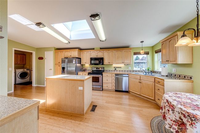 Open and spacious kitchen area with lots of light! | Image 17