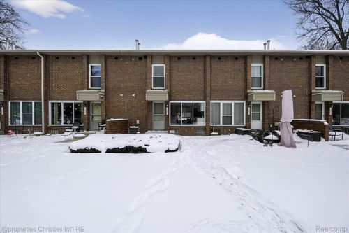 15-32651 5 Mile Rd, Livonia, MI, 48154-3043 | Card Image