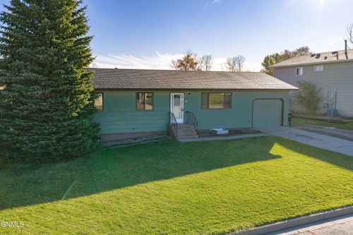 10 Penenah Dr, Lincoln, ND, 58504-9141 | Card Image