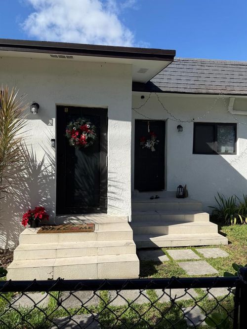 1800 Nw 18th Ter, Miami, FL, 33125-1414 | Card Image