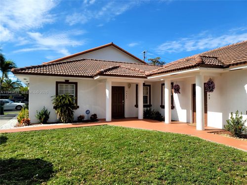 front-7567 N Augusta Dr, Hialeah, FL, 33015-2072 | Card Image