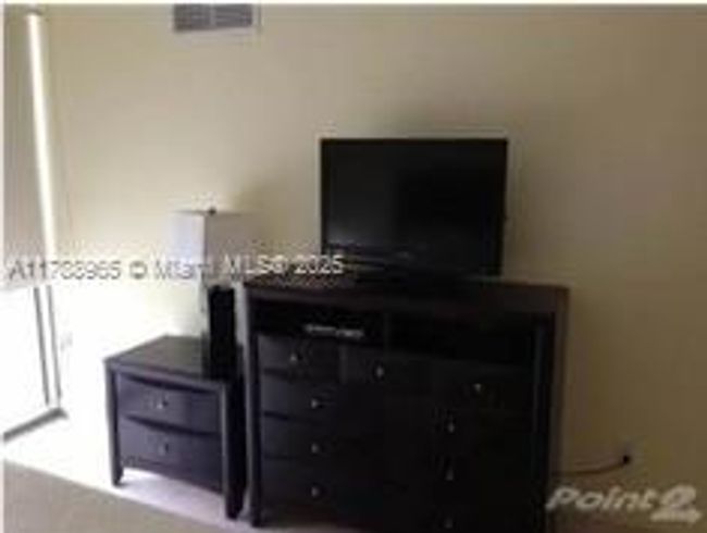 APT-1006 - 5875 Collins Ave, Condo with 1 bedrooms, 2 bathrooms and null parking in Miami Beach FL | Image 8