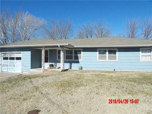 217 Warren St, Garnett, KS, 66032-1052 | Card Image