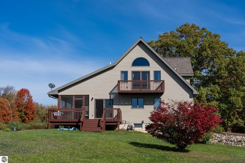 9355 W Blanchard Rd, Blanchard, MI, 49310-9782 | Card Image