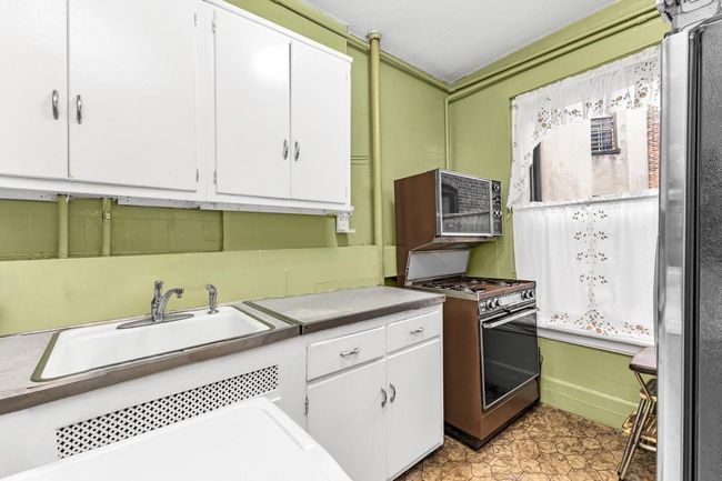 Kitchen | Image 9