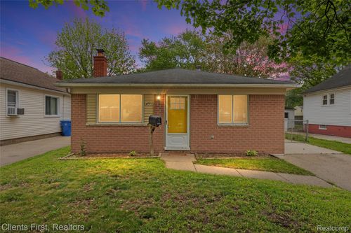 4993 Bedford St, Dearborn Heights, MI, 48125-3403 | Card Image