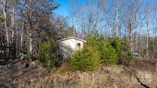 122 Bumpy Hill Dr, Marion, NC, 28752-8643 | Card Image