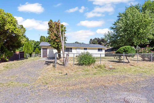 1034 Gum St, Prosser, WA, 99350-1047 | Card Image