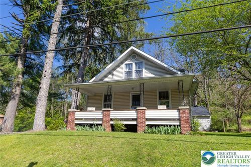 2049 Bushkill Park Dr, Forks Twp, PA, 18040-2208 | Card Image