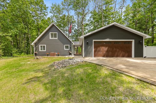 8120 Carriage Ln, Stanwood, MI, 49346-9212 | Card Image
