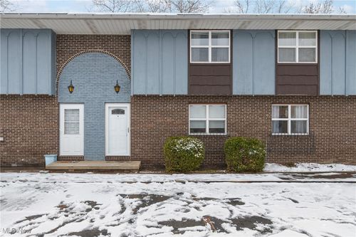 270 Lincoln St Sw, Hartville, OH, 44632-9304 | Card Image