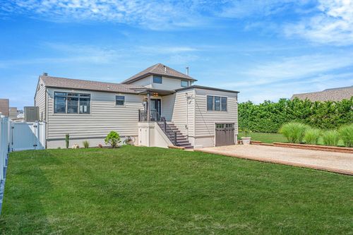33 Pershing Ave, Babylon, NY, 11702-4110 | Card Image