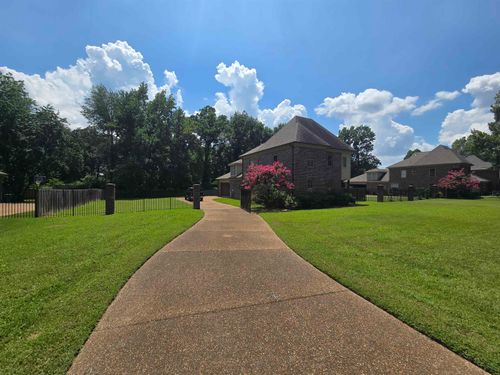 8949 Poplar Pines Dr, Germantown, TN, 38138 | Card Image