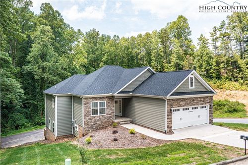 402 Ne Scarlett Oak Court, Lenoir, NC, 28645 | Card Image