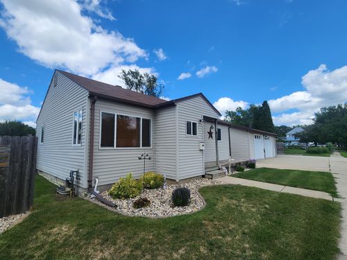 819 2nd St Sw, Pipestone, MN, 56164-1215 | Card Image