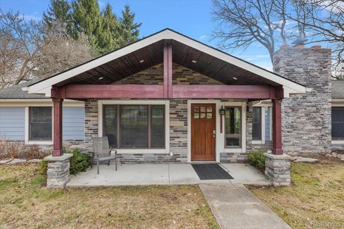 1246 Christian Hills Dr, Rochester Hills, MI, 48309-2846 | Card Image