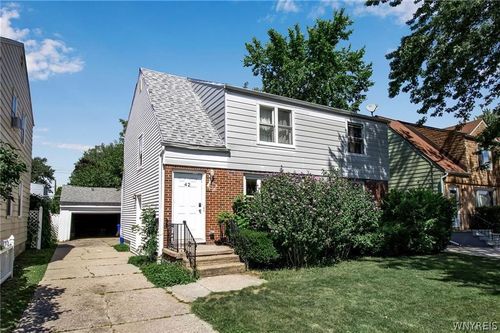 42 Layton Ave, Amherst, NY, 14226-4227 | Card Image