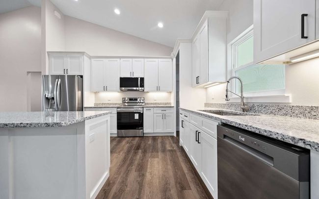 152 Sw Scott Pl, House other with 4 bedrooms, 2 bathrooms and 2 parking in LAKE CITY FL | Image 8