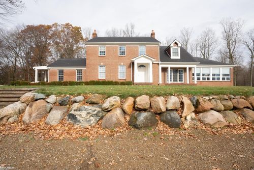 2401 E Brocker Rd, Metamora, MI, 48455-9676 | Card Image