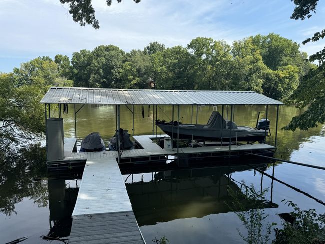 Plenty of parking for Lake toys at this dock | Image 52
