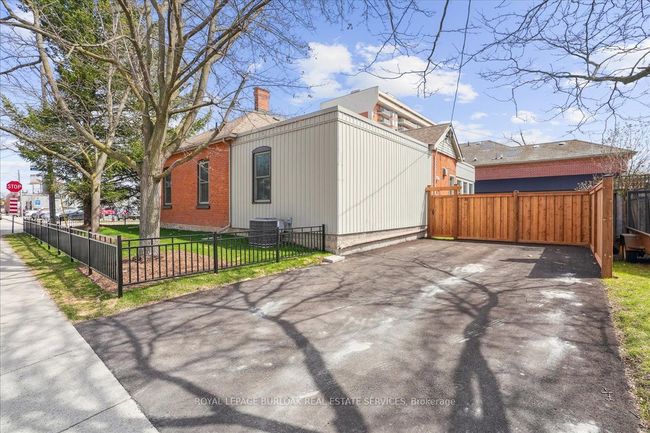 524 Locust St, Home with 0 bedrooms, 2 bathrooms and null parking in Burlington ON | Image 24