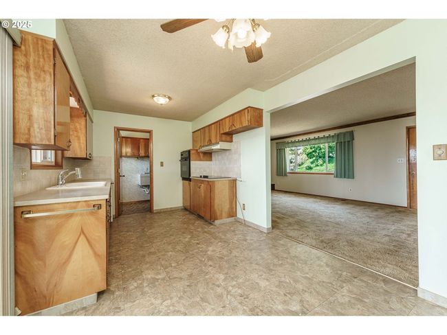 1938 Nw Sierra Ln, House other with 3 bedrooms, 2 bathrooms and 2 parking in Camas WA | Image 8