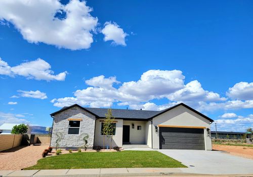 678 W 325 N, Parowan, UT, 84761-7821 | Card Image