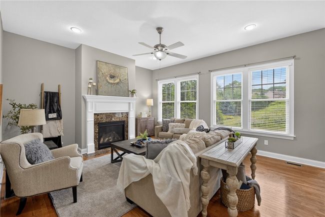 201 Venango Trl, House other with 4 bedrooms, 4 bathrooms and 2 parking in Mars PA | Image 4