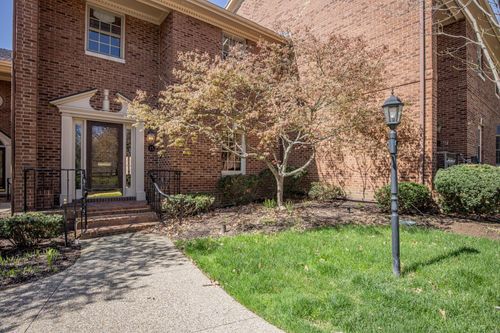 15-400 Redding Rd, Lexington, KY, 40517-2500 | Card Image