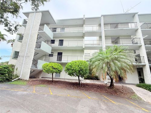 2b-8931 N New River Canal Rd, Plantation, FL, 33324-3808 | Card Image