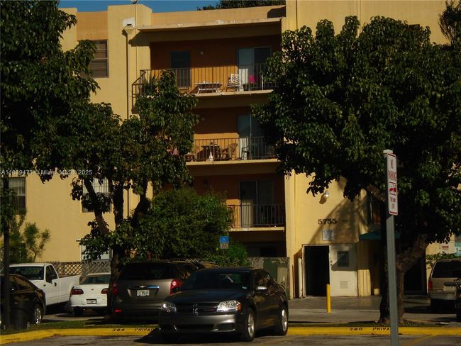 APT-206 - 5755 W 20 Th Ave, Condo with 2 bedrooms, 2 bathrooms and null parking in Hialeah FL | Image 22