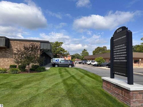 s-806 Hastings St, Traverse City, MI, 49686-3454 | Card Image