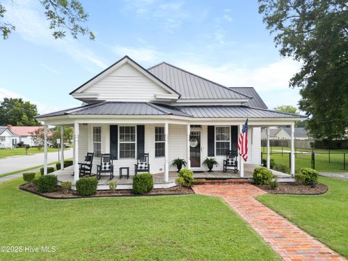 300 E Hargett St, Richlands, NC, 28574-8193 | Card Image