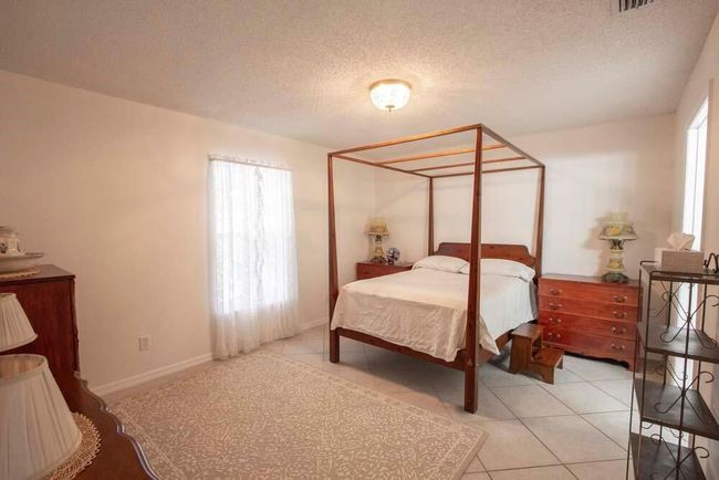 1019 Se Euclid Ln, House other with 3 bedrooms, 2 bathrooms and null parking in Port St Lucie FL | Image 27