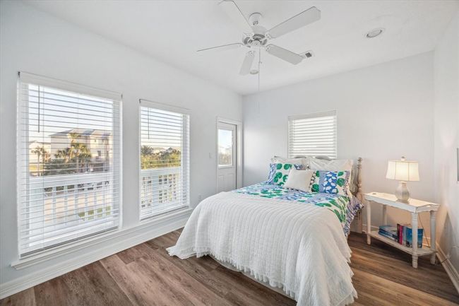 1640 Windsong Way, House other with 3 bedrooms, 5 bathrooms and 2 parking in Tiki Island TX | Image 28