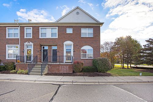 43014 Strand Dr, Sterling Heights, MI, 48313-2752 | Card Image