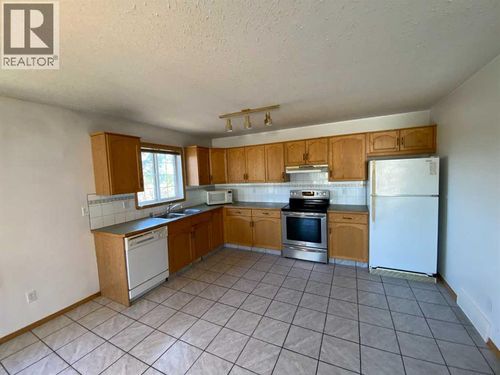 4-104 Upland Trail, Brooks, AB, T1R1L6 | Card Image