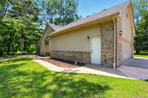 11970 Diamond Dr, Shelby Twp, MI, 48315-1774 | Card Image