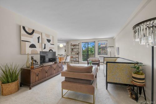 apt-3k-5 Schenck Ave, Great Neck, NY, 11021-3633 | Card Image