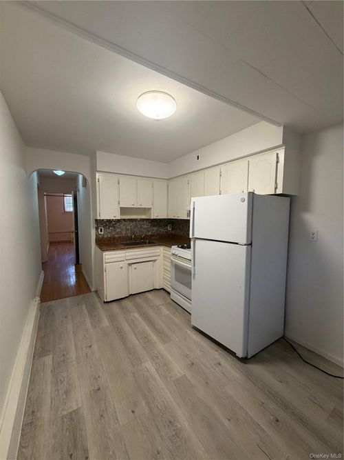 8621 17th Ave, Brooklyn, NY, 11214-3601 | Card Image