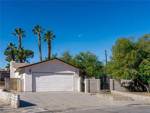 2660 Diamante Cir, Las Vegas, NV, 89121-5221 | Card Image