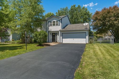 4709 Southhampton Dr, Island Lake, IL, 60042-8471 | Card Image