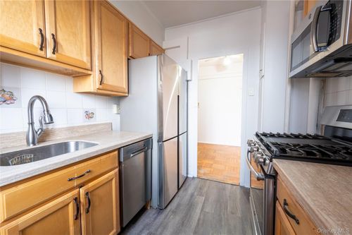 apt-9g-1604 Metropolitan Ave, Bronx, NY, 10462-6947 | Card Image