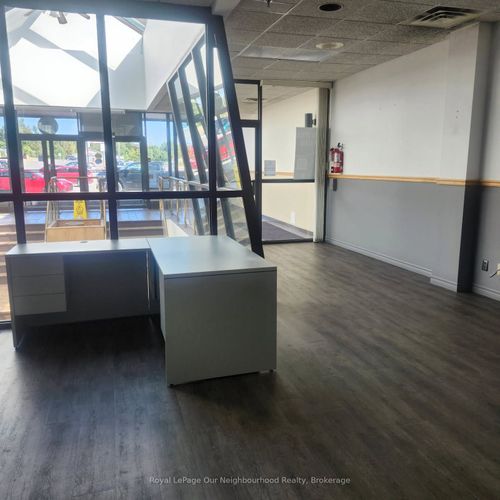 102-1135 Lansdowne Street W, Peterborough, ON, K9J7M2 | Card Image