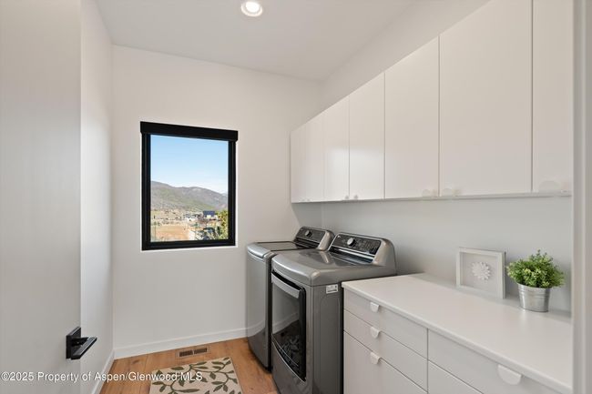 950 Hidden Valley Dr, House other with 3 bedrooms, 3 bathrooms and null parking in Glenwood Springs CO | Image 17